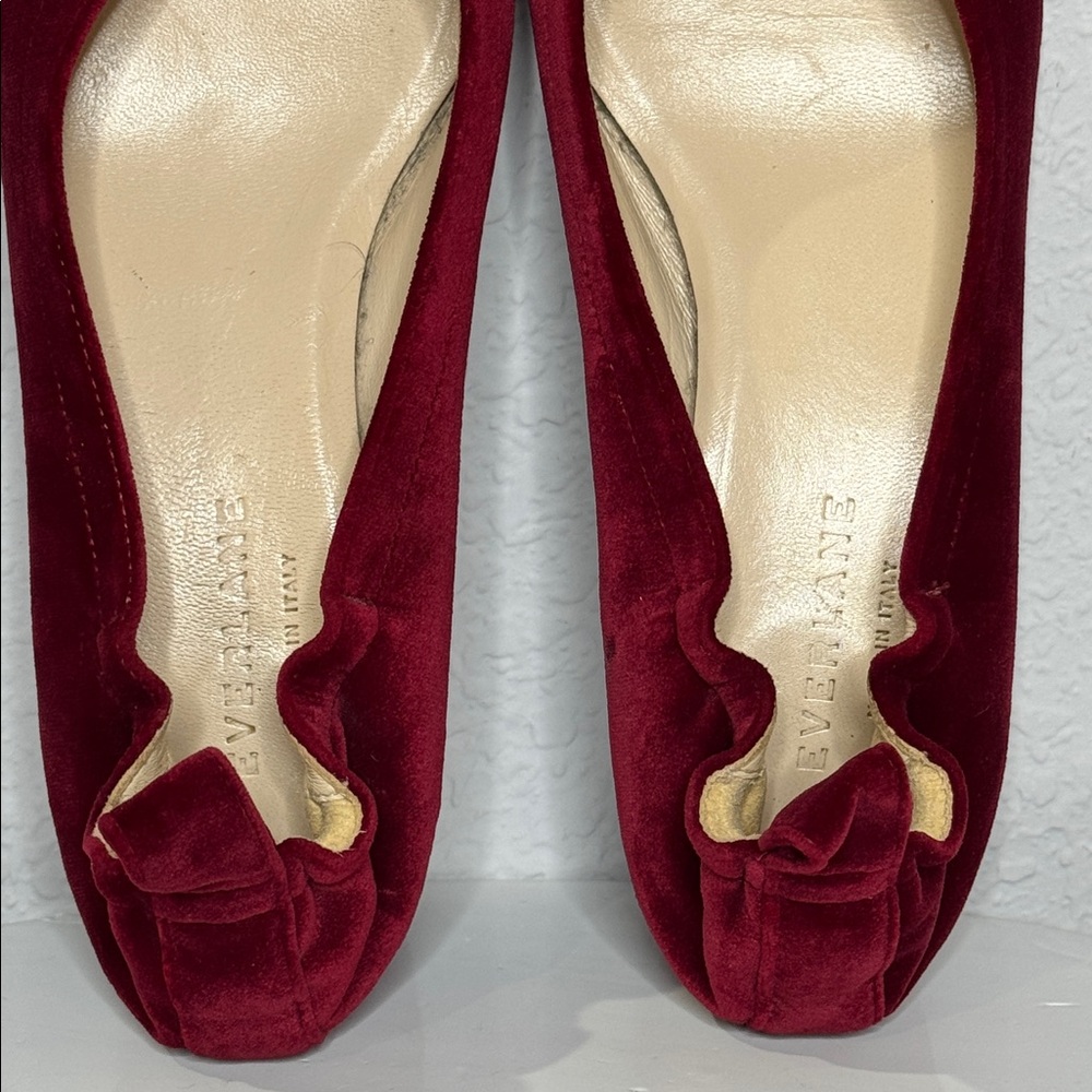 EVERLANE THE DAY RED VELVET SCRUNCH BACK BLOCK HEEL BALLET INSPIRED PUMPS - Picture 13 of 14